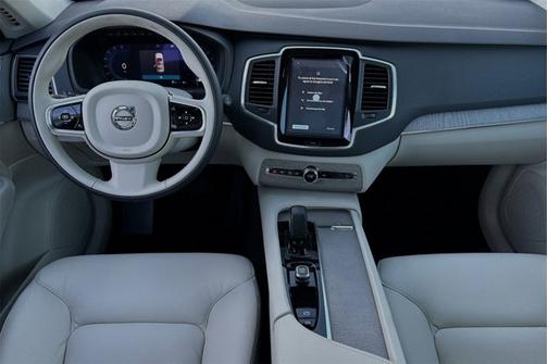 2025 Volvo XC90 Core