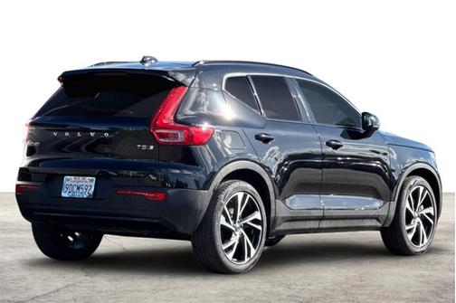 2022 Volvo XC40 R-Design