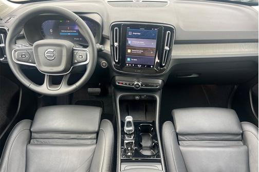 2025 Volvo XC40 Plus Bright Theme