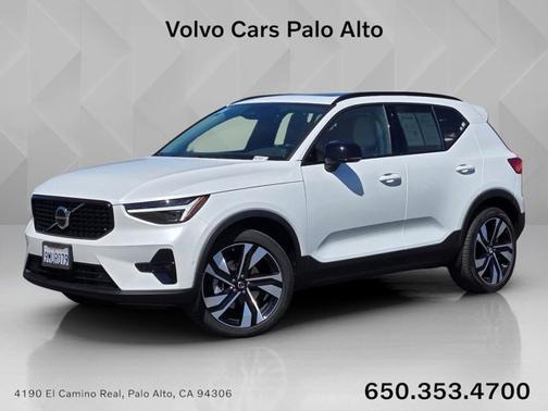 Crystal White 2024 Volvo XC40 Plus Dark Theme