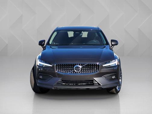 2025 Volvo V60 Cross Country Plus