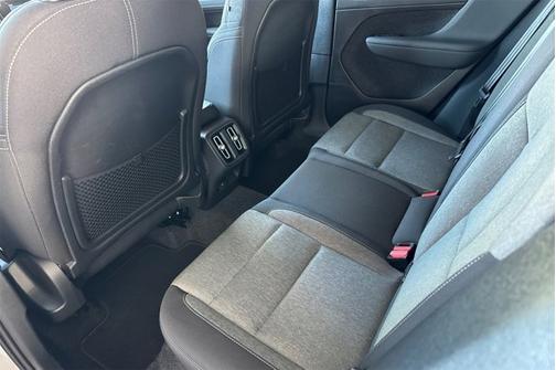 2025 Volvo XC40 Core Bright Theme