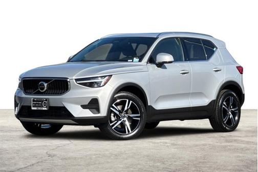 2025 Volvo XC40 Core Bright Theme