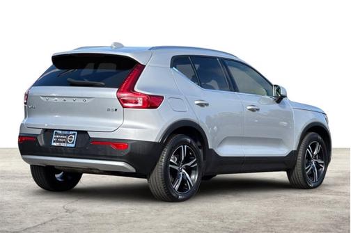 2025 Volvo XC40 Core Bright Theme