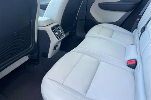 2023 Volvo XC40 Plus Bright Theme