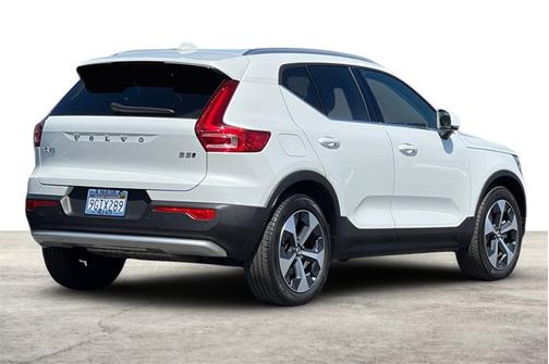2023 Volvo XC40 Plus Bright Theme