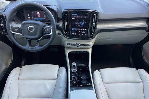 2023 Volvo XC40 Plus Bright Theme