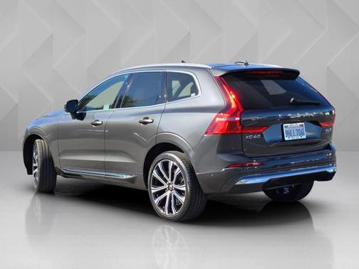 Platinum Gray Metallic 2023 Volvo XC60 Ultimate Bright Theme