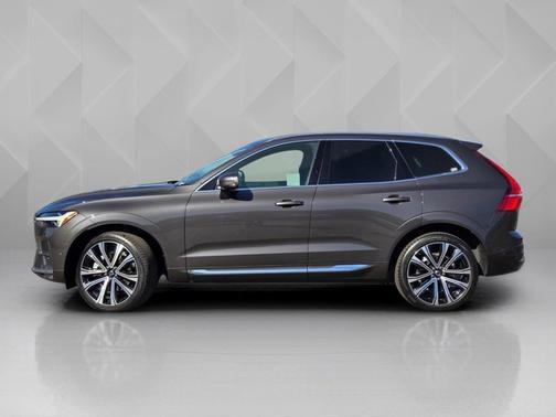 Platinum Gray Metallic 2023 Volvo XC60 Ultimate Bright Theme