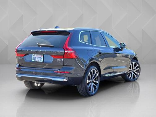 Platinum Gray Metallic 2023 Volvo XC60 Ultimate Bright Theme