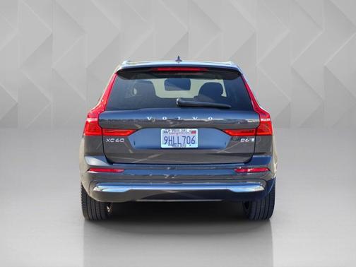 Platinum Gray Metallic 2023 Volvo XC60 Ultimate Bright Theme