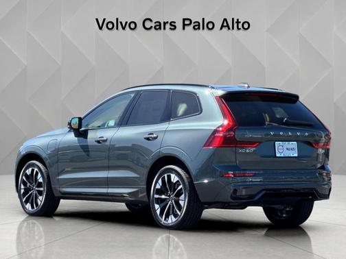 Forest Lake 2026 Volvo XC60 Plug-In Hybrid Plus