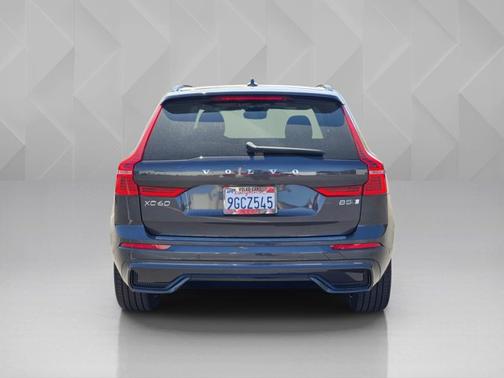 Platinum Gray Metallic 2023 Volvo XC60 Ultimate Dark Theme