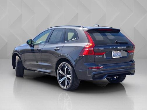 Platinum Gray Metallic 2023 Volvo XC60 Ultimate Dark Theme