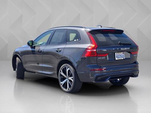 Platinum Gray Metallic 2023 Volvo XC60 Ultimate Dark Theme