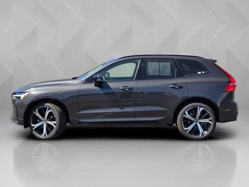 Platinum Gray Metallic 2023 Volvo XC60 Ultimate Dark Theme