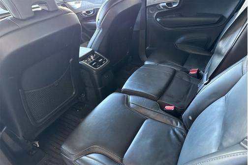 2024 Volvo XC90 Recharge Plug-In Hybrid Ultimate Bright Theme