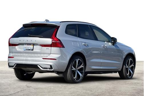 2023 Volvo XC60 Ultimate Dark Theme