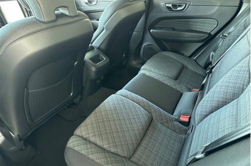 2025 Volvo XC60 Core
