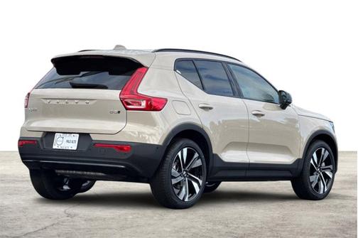 2026 Volvo XC40 Plus