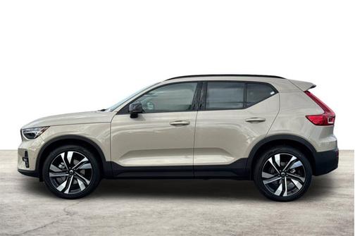 2026 Volvo XC40 Plus