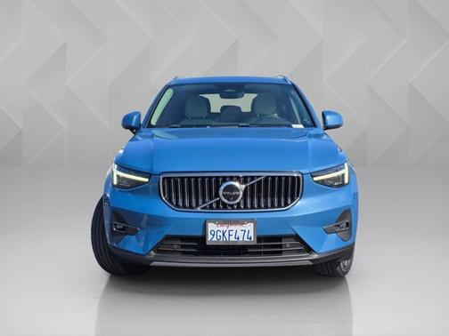Blue Metallic 2023 Volvo XC40 Ultimate Bright Theme