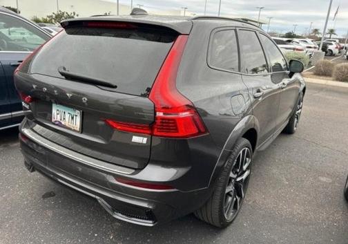 2024 Volvo XC60 Recharge Plug-In Hybrid Ultimate Dark Theme