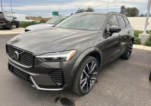 2024 Volvo XC60 Recharge Plug-In Hybrid Ultimate Dark Theme