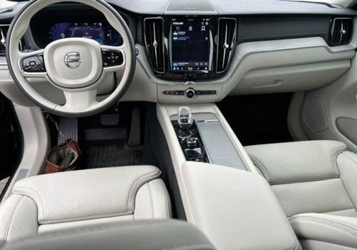 2024 Volvo XC60 Recharge Plug-In Hybrid Ultimate Dark Theme