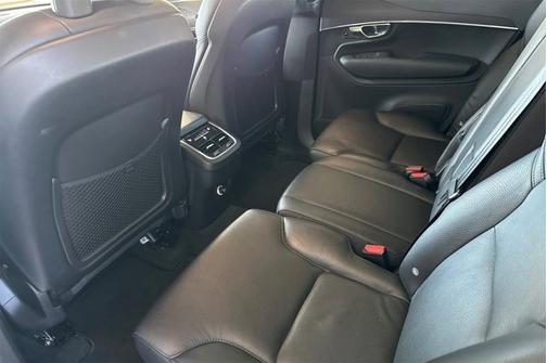 2020 Volvo XC90 T6 Momentum