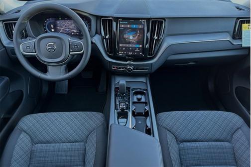 2025 Volvo XC60 Core
