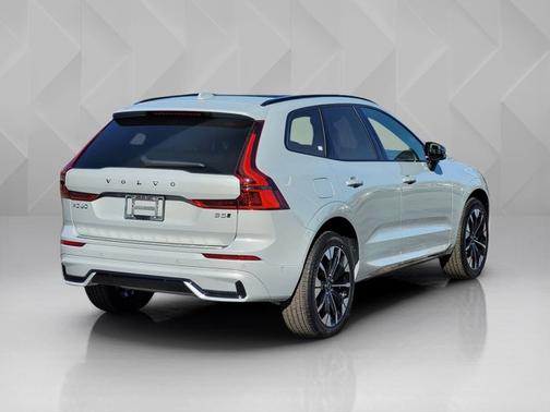 2026 Volvo XC60 Plus
