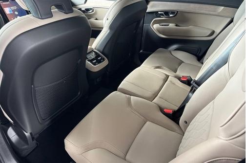 2026 Volvo XC90 Plus