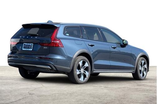 2024 Volvo V60 Cross Country Plus