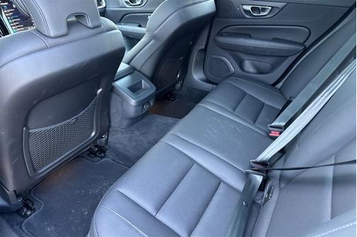 2024 Volvo V60 Cross Country Plus