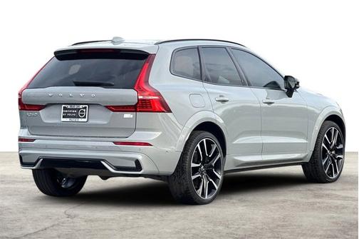 2024 Volvo XC60 Recharge Plug-In Hybrid Ultimate Dark Theme