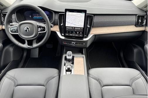 2026 Volvo XC90 Plus