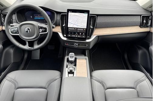 2026 Volvo XC90 Plus