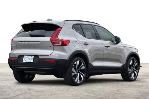 2024 Volvo XC40 Plus Dark Theme