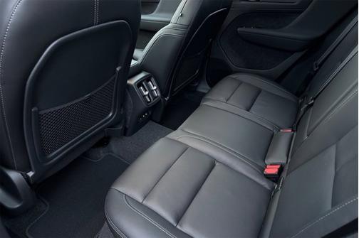 2024 Volvo XC40 Plus Dark Theme