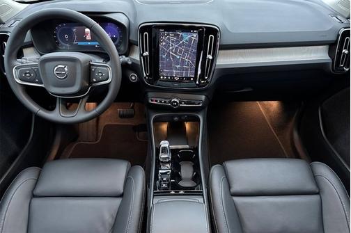 2024 Volvo XC40 Plus Dark Theme