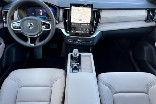 2026 Volvo XC90 Plug-In Hybrid Plus