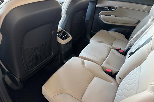 2026 Volvo XC90 Plug-In Hybrid Plus