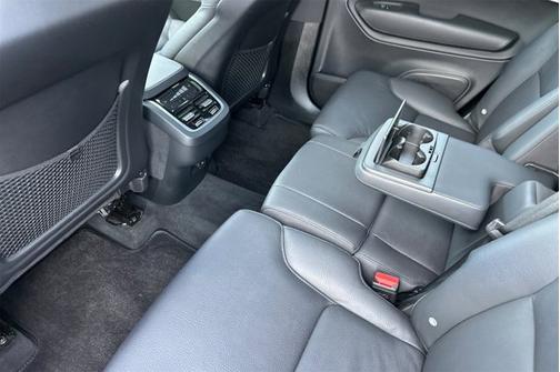 2024 Volvo XC90 Plus Bright Theme