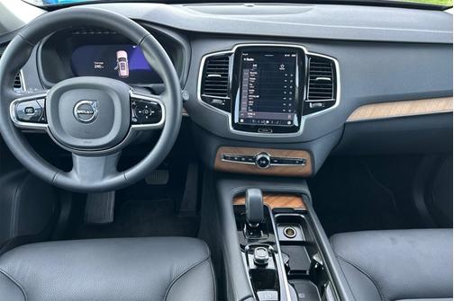 2024 Volvo XC90 Plus Bright Theme
