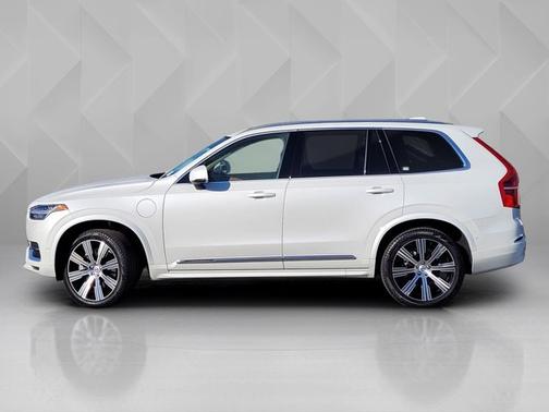 2024 Volvo XC90 Recharge Plug-In Hybrid Plus Bright Theme