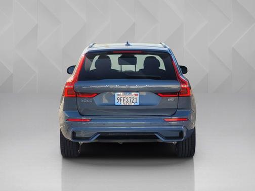 2023 Volvo XC60 Ultimate Dark Theme