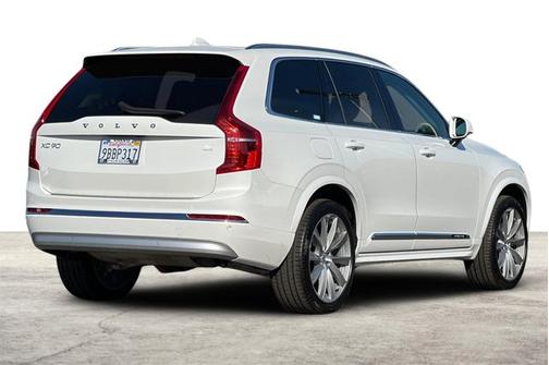 2022 Volvo XC90 Recharge Plug-In Hybrid Inscription Expression
