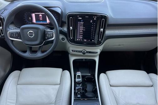 2024 Volvo XC40 Ultimate Dark Theme