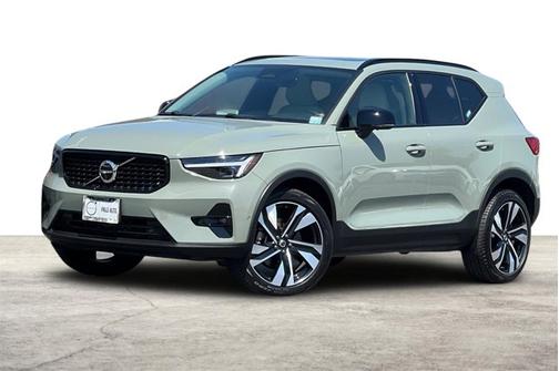 2024 Volvo XC40 Ultimate Dark Theme